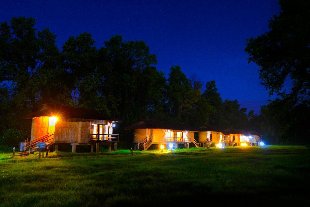 Temple Tiger Green Jungle Resort Kawasoti Buitenkant foto